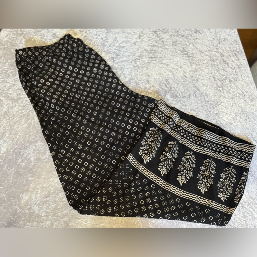 🖤 Black & Ivory Printed Wide-Leg Pants – Boho Border Print (Size L)